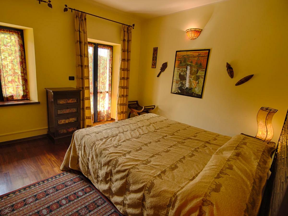 B&B Il Sole Delle Rive Sinio ภายนอก รูปภาพ