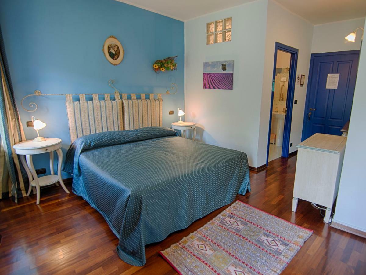 B&B Il Sole Delle Rive Sinio ภายนอก รูปภาพ