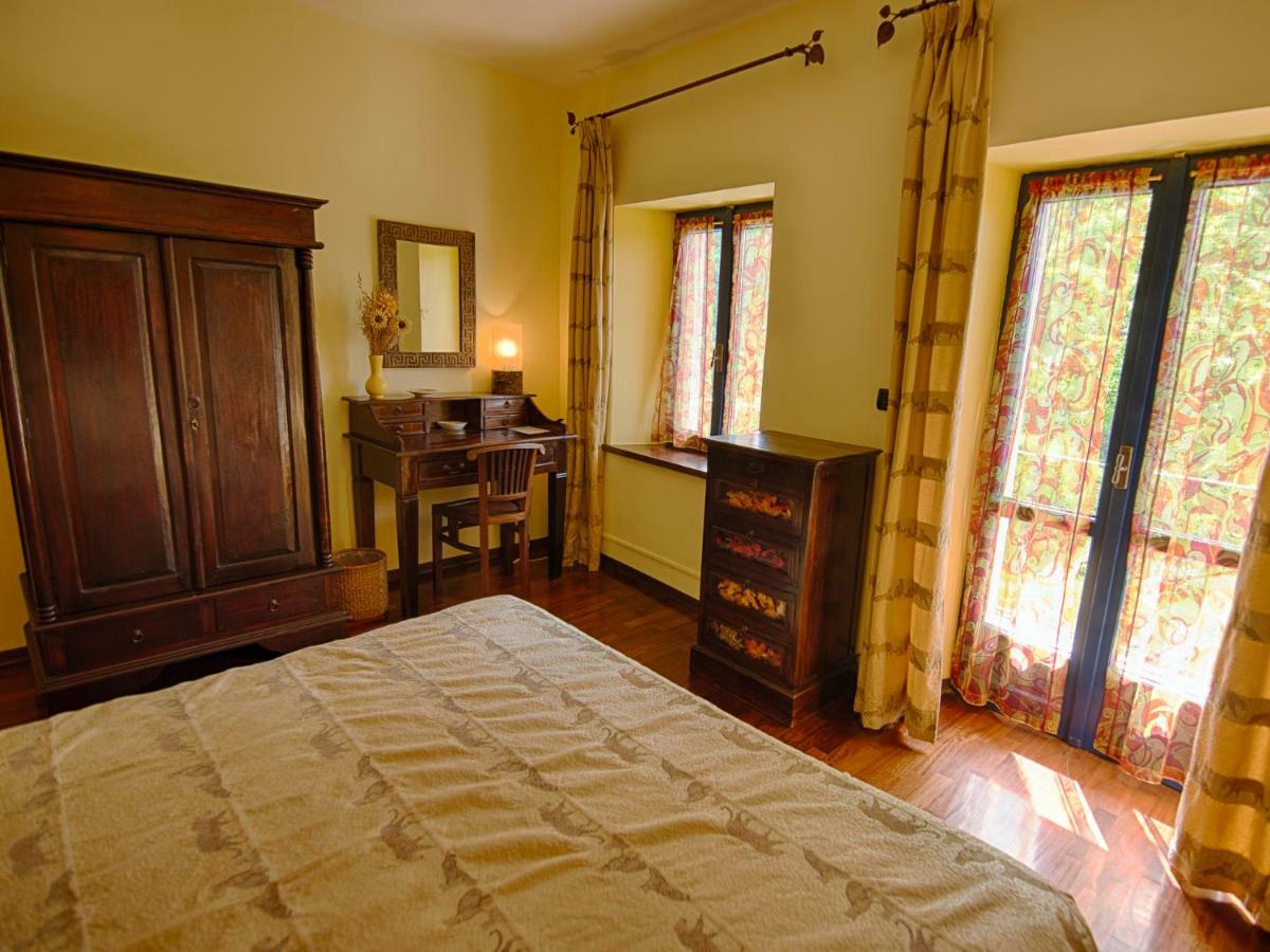 B&B Il Sole Delle Rive Sinio ภายนอก รูปภาพ